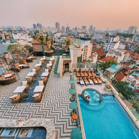 橄榄石豪华精品大酒店 河内 外观 照片 The rooftop pool at the hotel