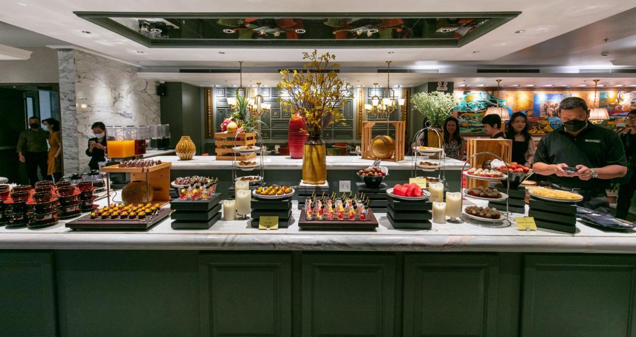 橄榄石豪华精品大酒店 河内 外观 照片 A dessert buffet at a hotel