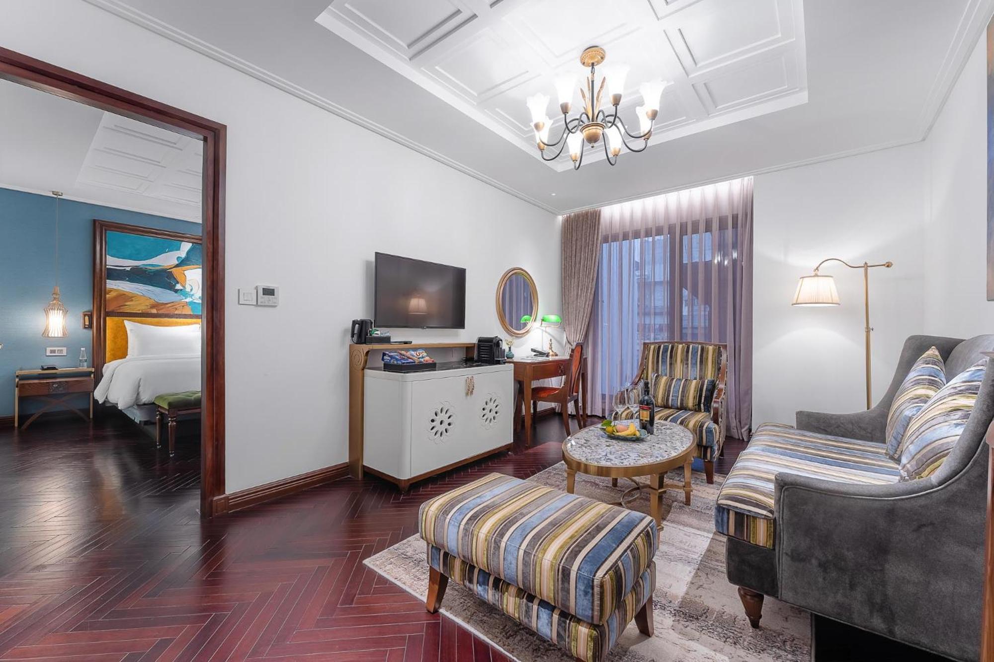 橄榄石豪华精品大酒店 河内 外观 照片 A suite at the hotel